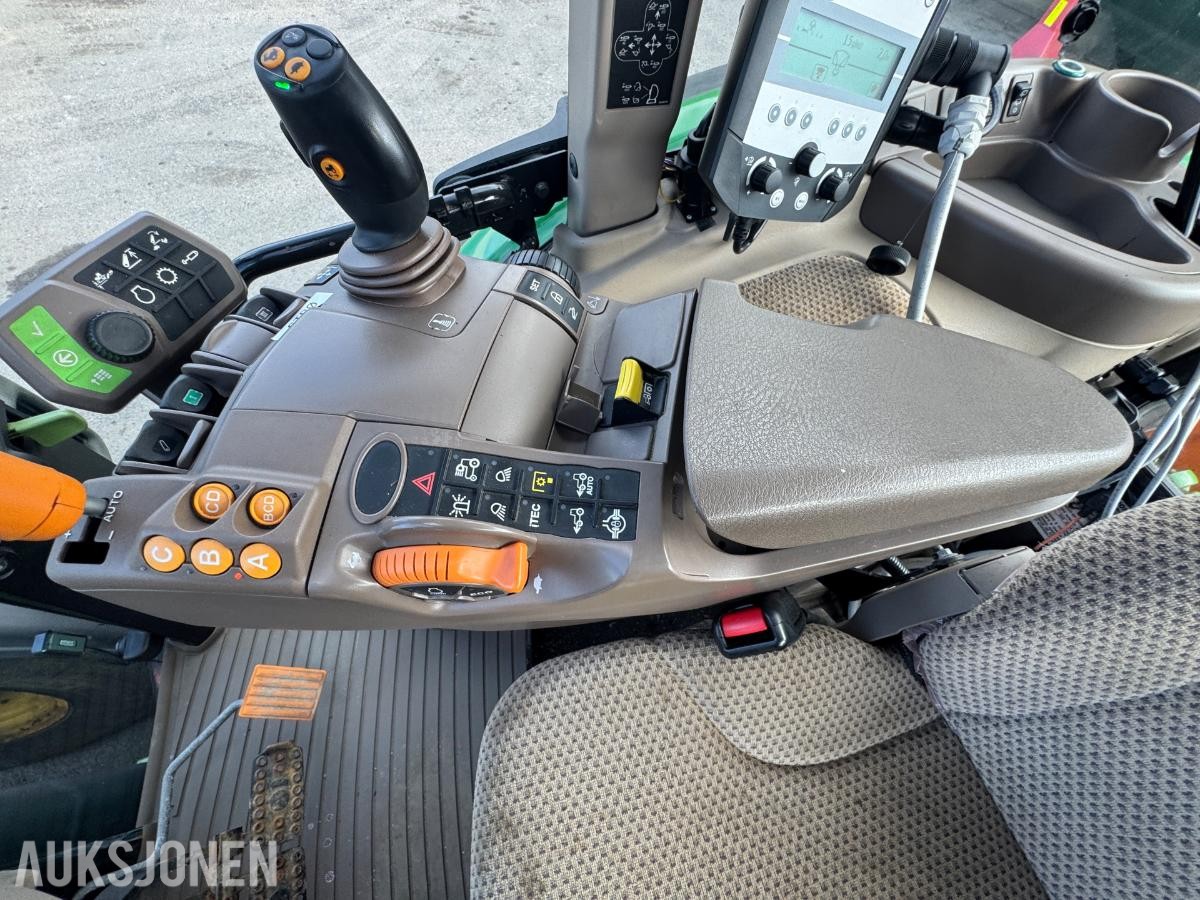 2018 John Deere 5125R Traktor - Tokvam frontplog - Schmidt Traxos CR35 Spreder - Timer: 3500