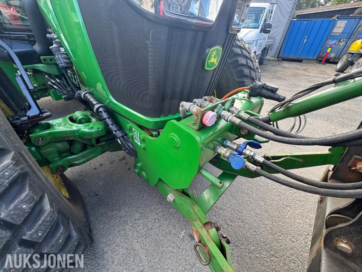2018 John Deere 5125R Traktor - Tokvam frontplog - Schmidt Traxos CR35 Spreder - Timer: 3500