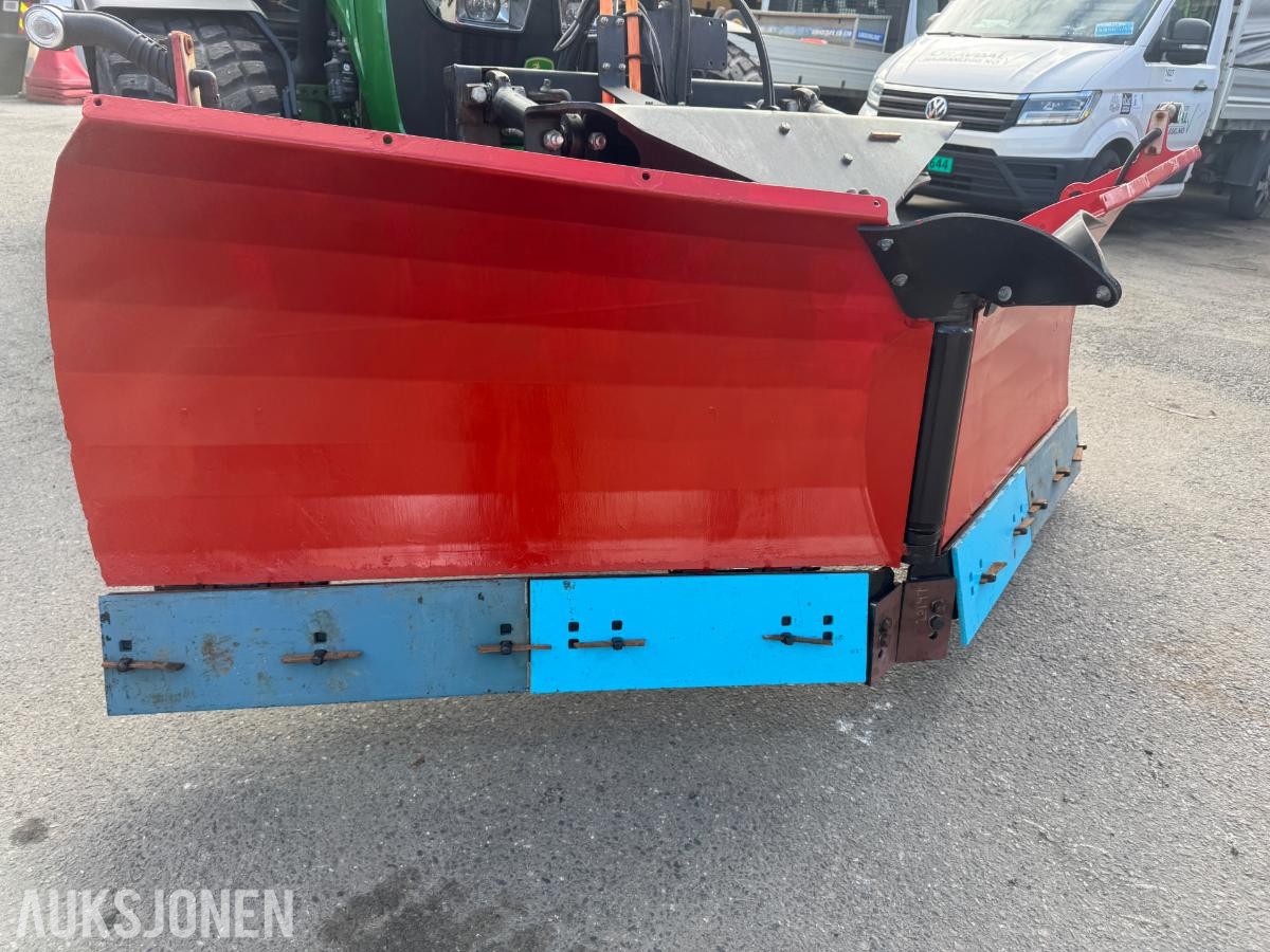 2018 John Deere 5125R Traktor - Tokvam frontplog - Schmidt Traxos CR35 Spreder - Timer: 3500