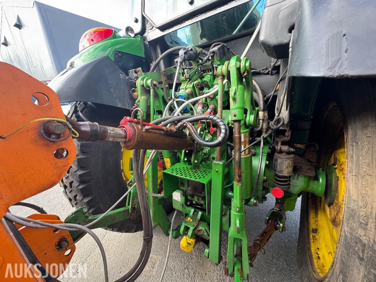 2018 John Deere 5125R Traktor - Tokvam frontplog - Schmidt Traxos CR35 Spreder - Timer: 3500
