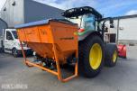 2018 John Deere 5125R Traktor - Tokvam frontplog - Schmidt Traxos CR35 Spreder - Timer: 3500