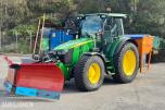 2018 John Deere 5125R Traktor - Tokvam frontplog - Schmidt Traxos CR35 Spreder - Timer: 3500