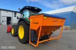 2018 John Deere 5125R Traktor - Tokvam frontplog - Schmidt Traxos CR35 Spreder - Timer: 3500