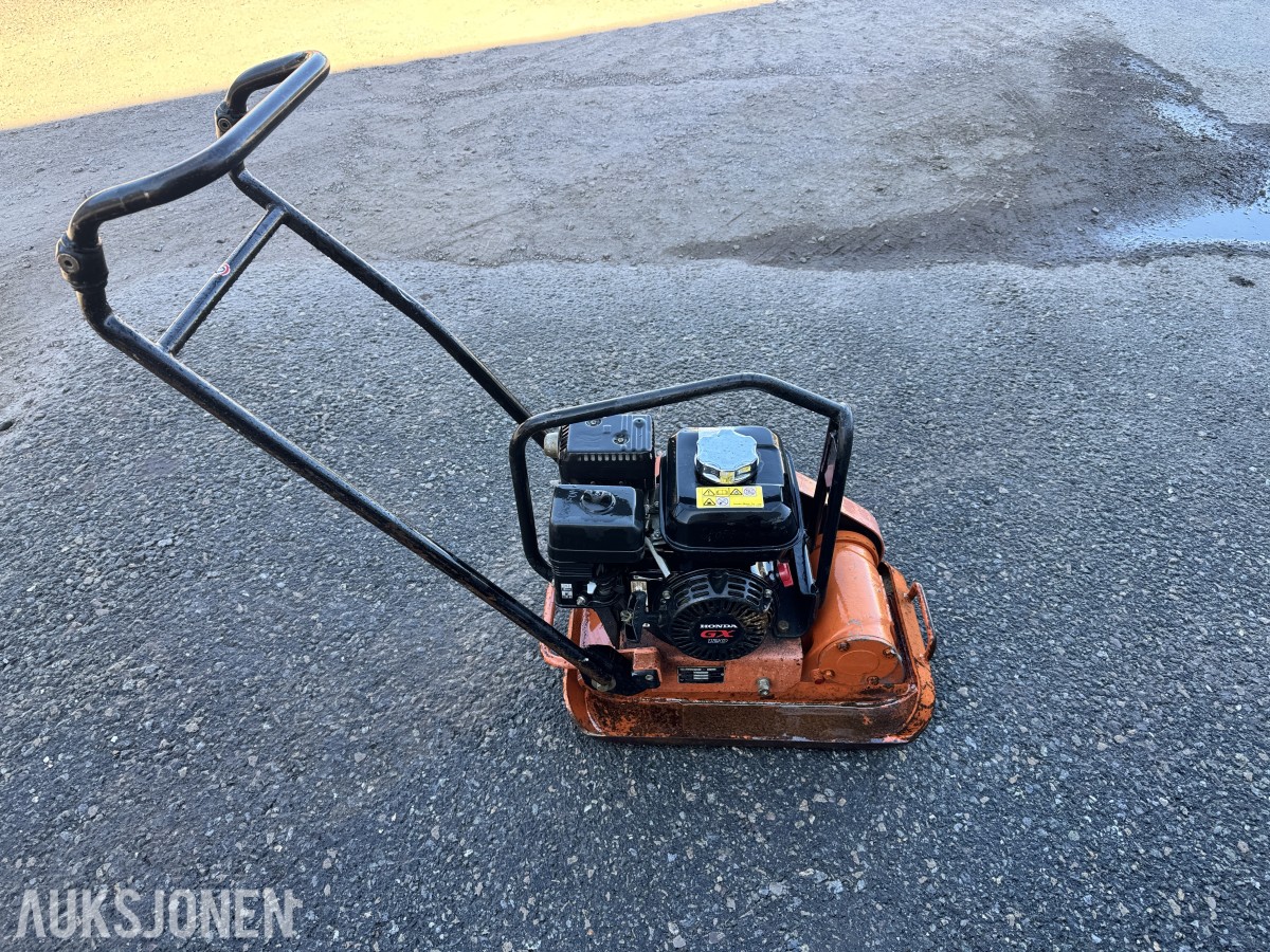 2012 Mikasa 70 kg vibroplate MVCF60HVAS