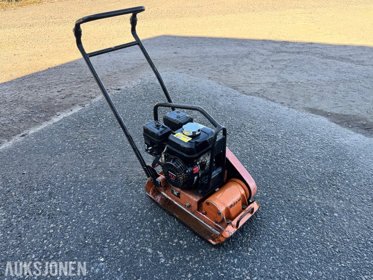 2012 Mikasa 70 kg vibroplate MVCF60HVAS