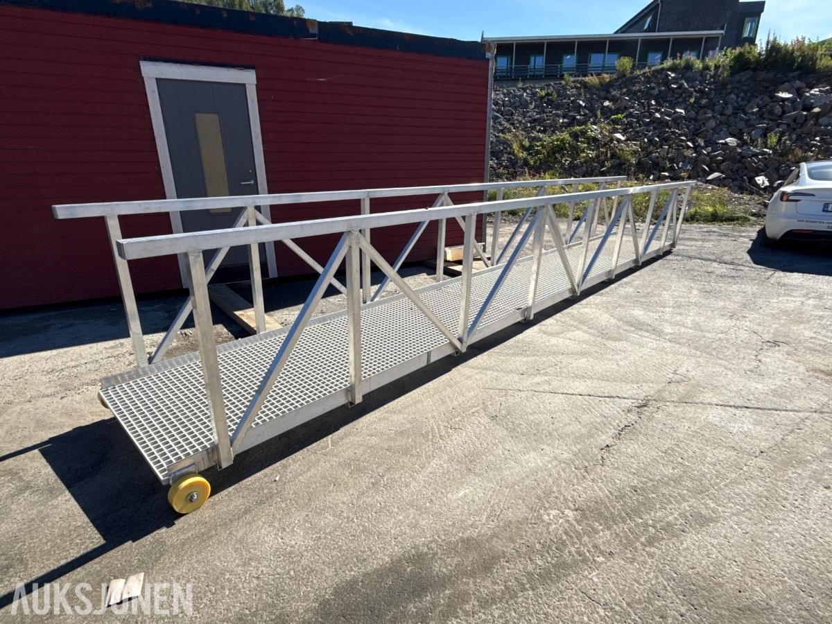 Ny aluminiums landgang 8X1.1M