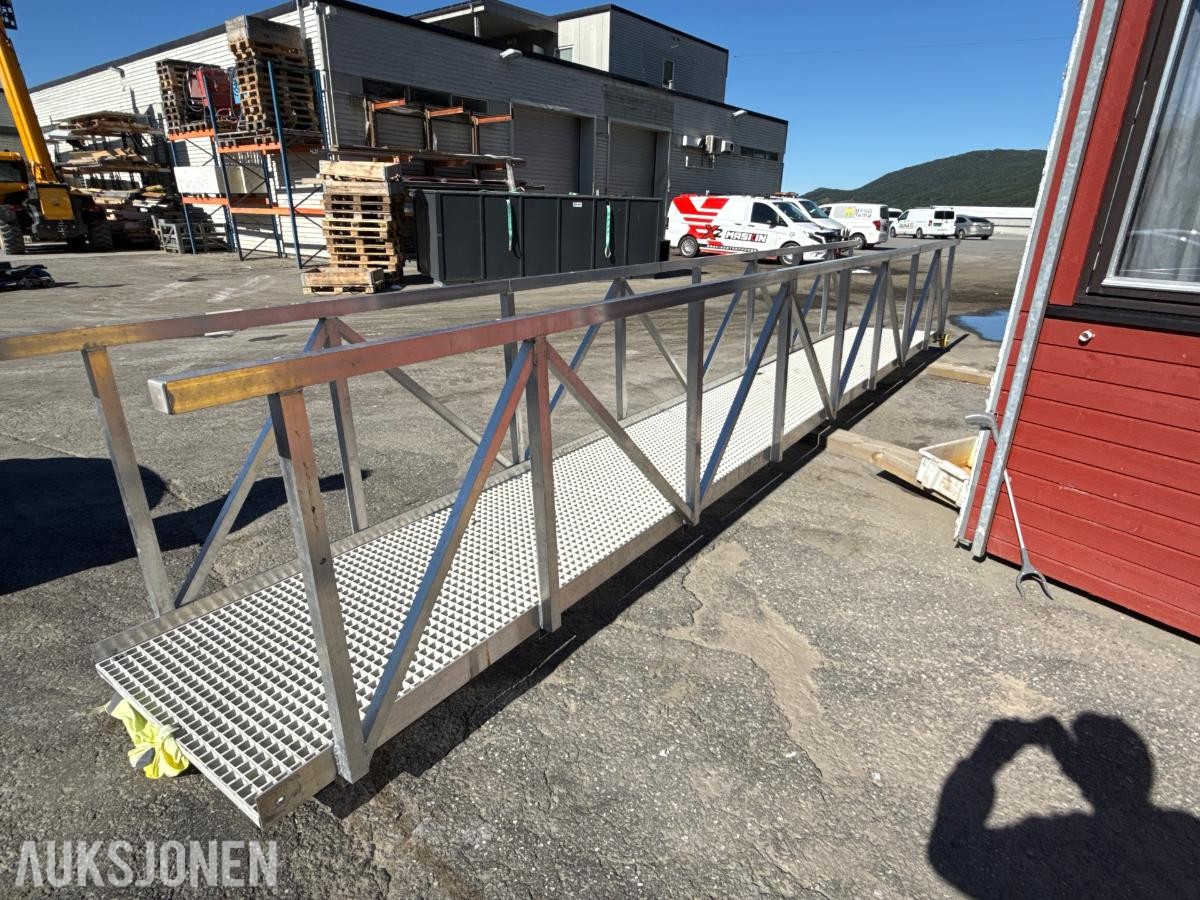 Ny aluminiums landgang 8X1.1M
