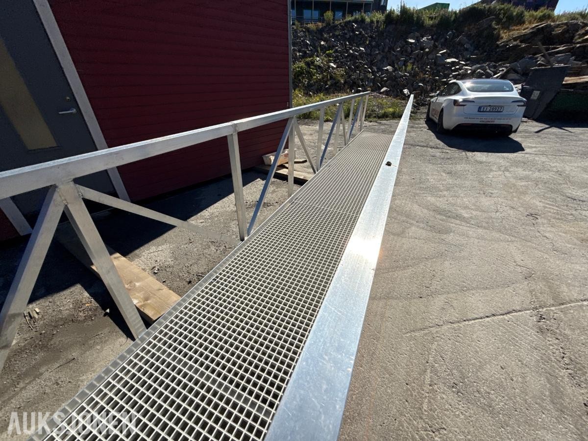 Ny aluminiums landgang 8X1.1M