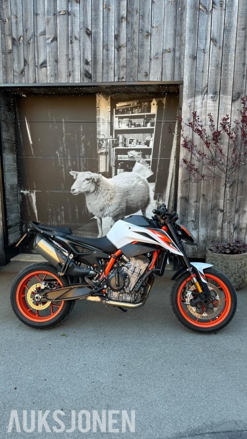 2021 KTM 890 Duke R