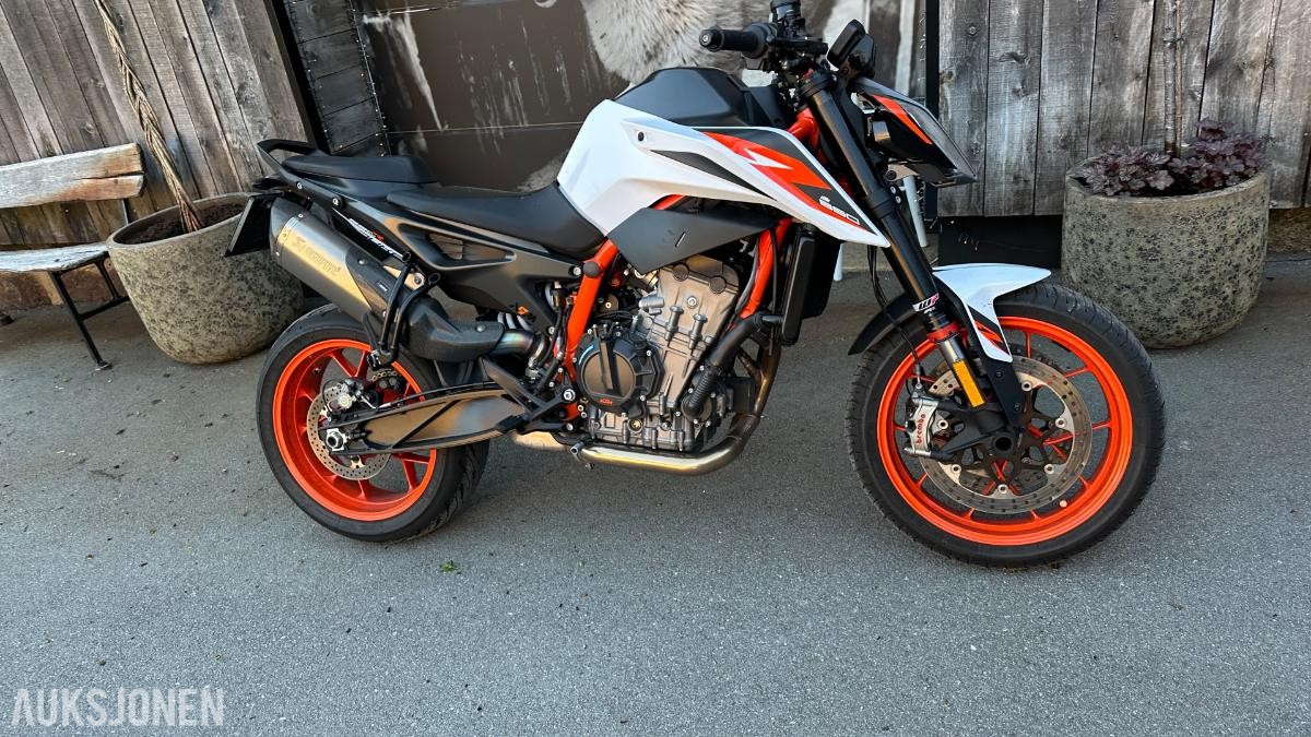 2021 KTM 890 Duke R