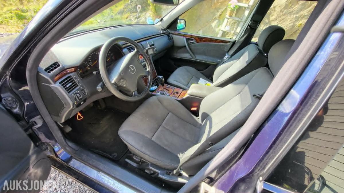 2001 Mercedes-Benz  E220 CDI 2.1 143hk AUTOMAT CRUISEKONTROLL HENGERFESTE S+V DEKK