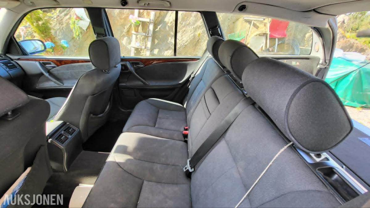 2001 Mercedes-Benz  E220 CDI 2.1 143hk AUTOMAT CRUISEKONTROLL HENGERFESTE S+V DEKK