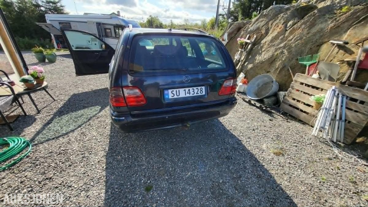 2001 Mercedes-Benz  E220 CDI 2.1 143hk AUTOMAT CRUISEKONTROLL HENGERFESTE S+V DEKK