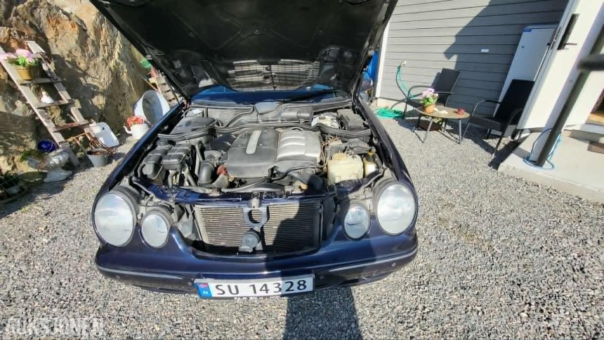 2001 Mercedes-Benz  E220 CDI 2.1 143hk AUTOMAT CRUISEKONTROLL HENGERFESTE S+V DEKK