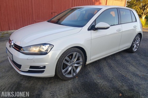 2013 Volkswagen Golf 2.0 150hk DSG HIGHLINE INNOVASJONSPAKKE PRO WEBASTO HENGERFESTE EU OK 08.2027 132287km
