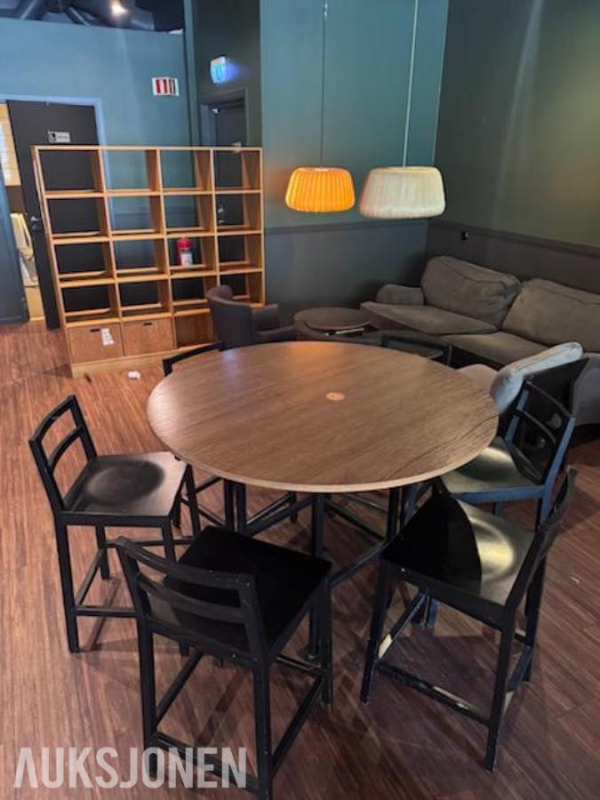 Terrakotta og eik restaurantmøbler med bord og stoler