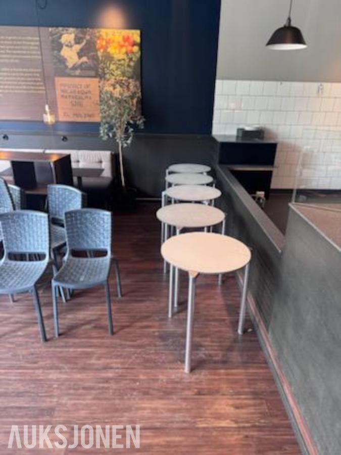 Terrakotta og eik restaurantmøbler med bord og stoler