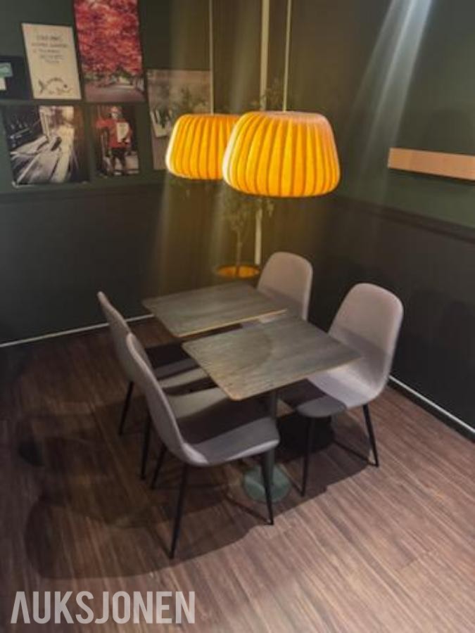 Terrakotta og eik restaurantmøbler med bord og stoler