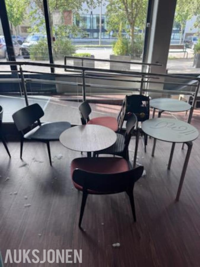 Terrakotta og eik restaurantmøbler med bord og stoler