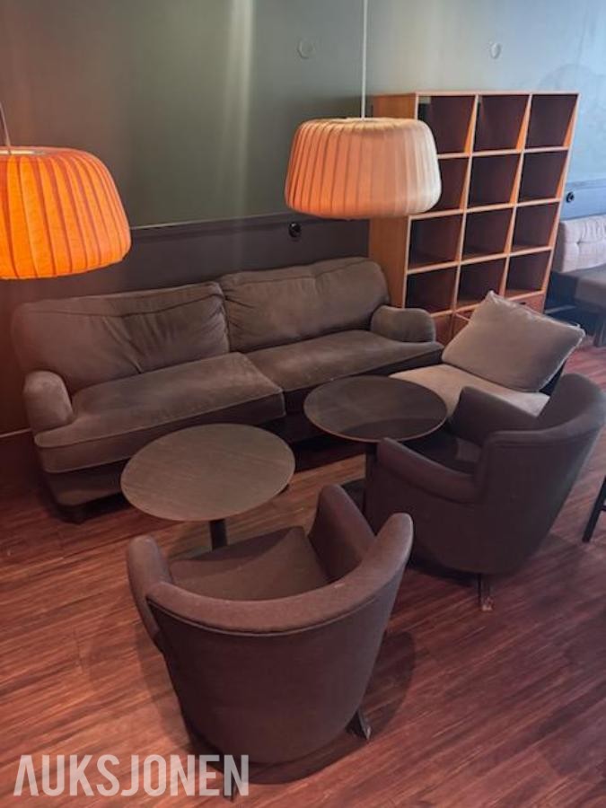 Terrakotta og eik restaurantmøbler med bord og stoler