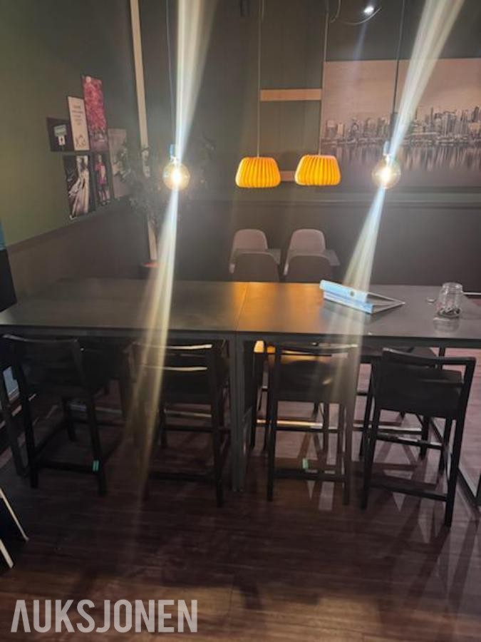 Terrakotta og eik restaurantmøbler med bord og stoler