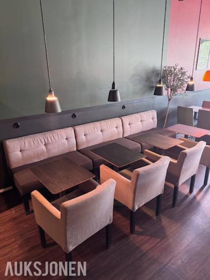 Terrakotta og eik restaurantmøbler med bord og stoler
