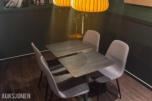 Terrakotta og eik restaurantmøbler med bord og stoler