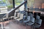 Terrakotta og eik restaurantmøbler med bord og stoler