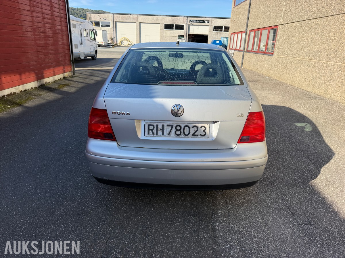 2001 Volkswagen BORA 1.6 105 HK SPORTSSETER VINTERPAKKE 
