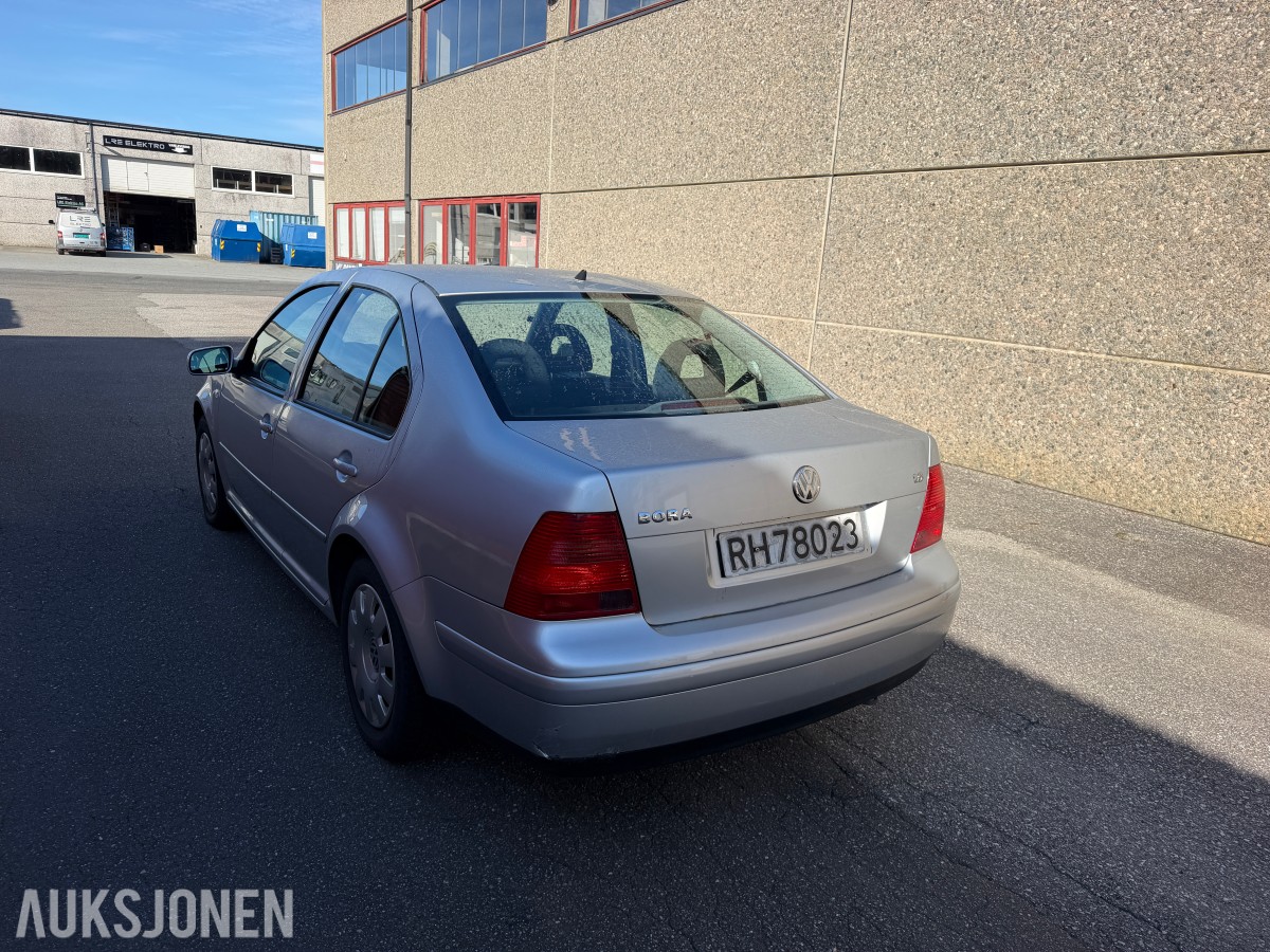 2001 Volkswagen BORA 1.6 105 HK SPORTSSETER VINTERPAKKE 