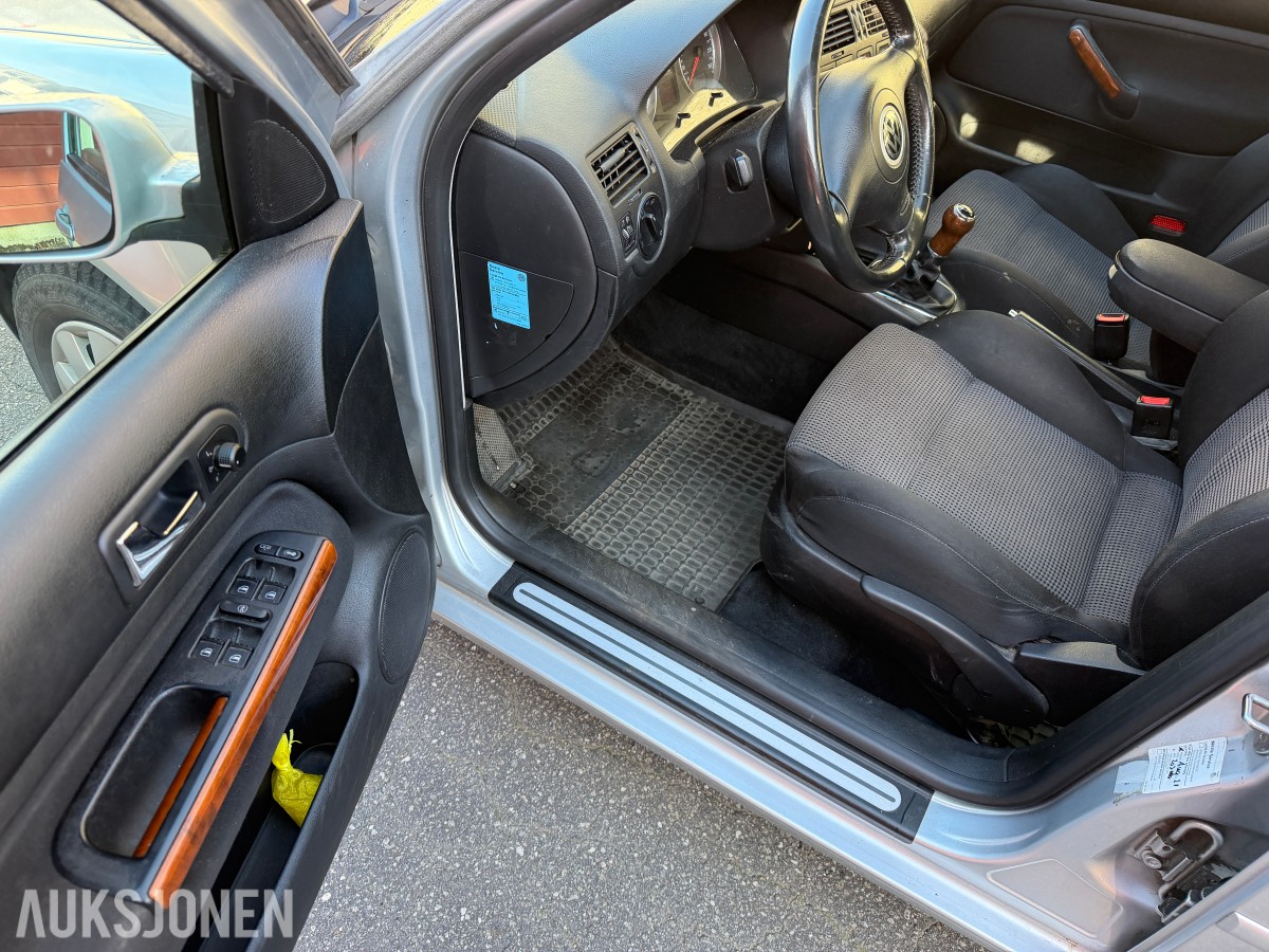 2001 Volkswagen BORA 1.6 105 HK SPORTSSETER VINTERPAKKE 