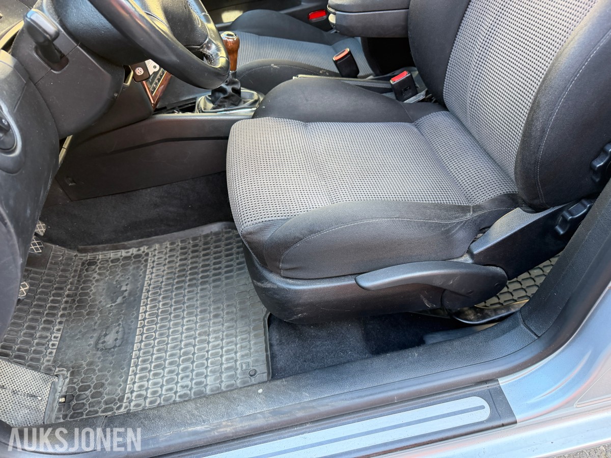 2001 Volkswagen BORA 1.6 105 HK SPORTSSETER VINTERPAKKE 
