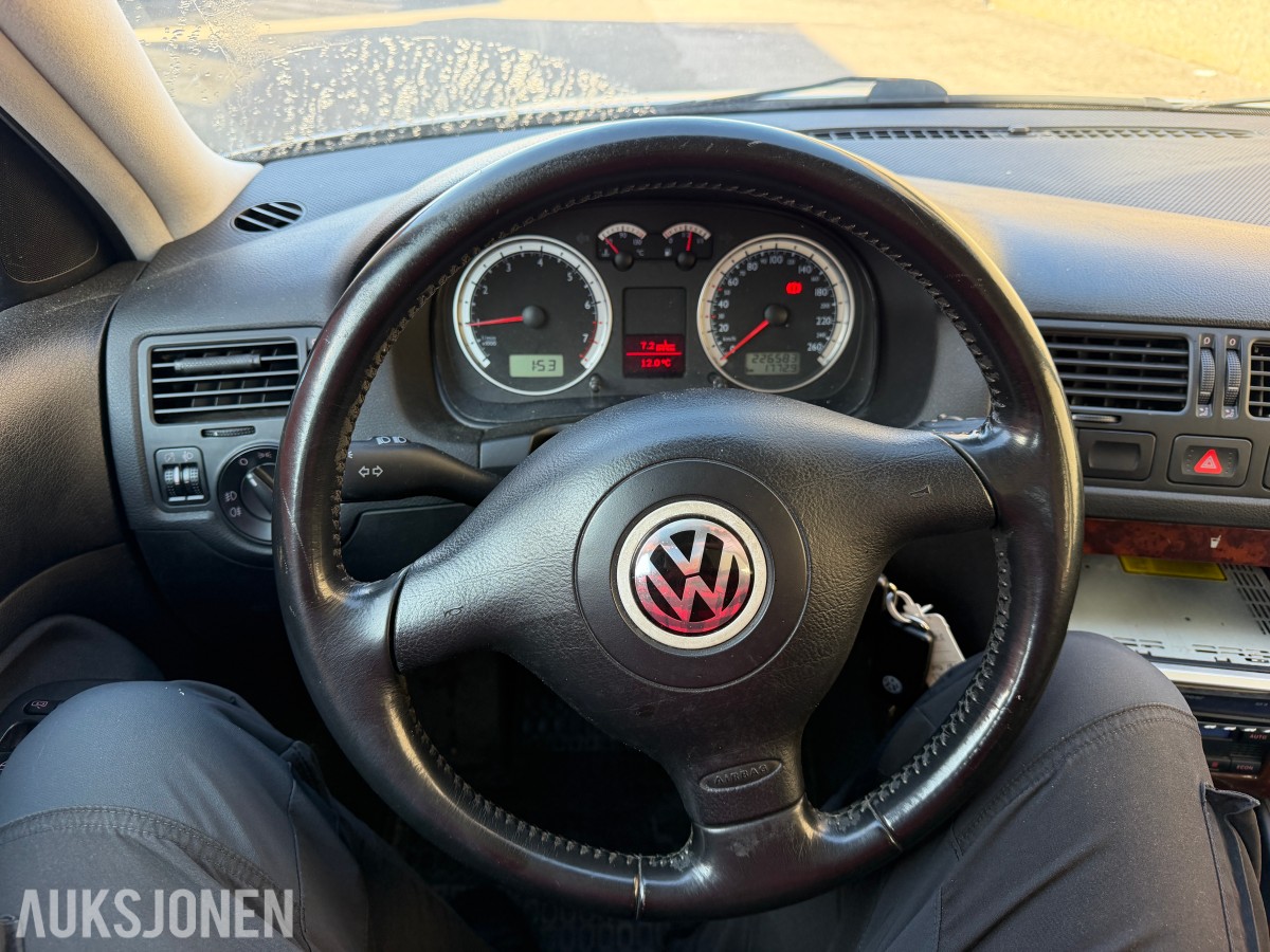 2001 Volkswagen BORA 1.6 105 HK SPORTSSETER VINTERPAKKE 