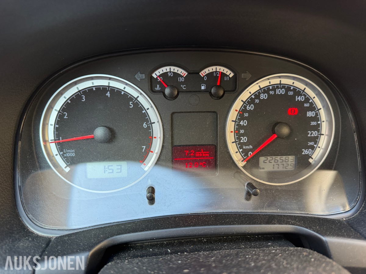 2001 Volkswagen BORA 1.6 105 HK SPORTSSETER VINTERPAKKE 