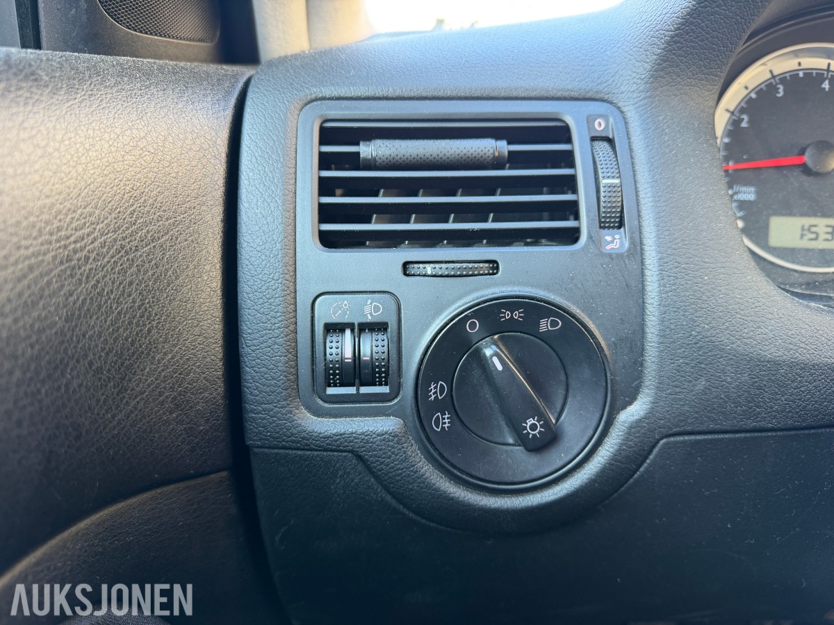 2001 Volkswagen BORA 1.6 105 HK SPORTSSETER VINTERPAKKE 