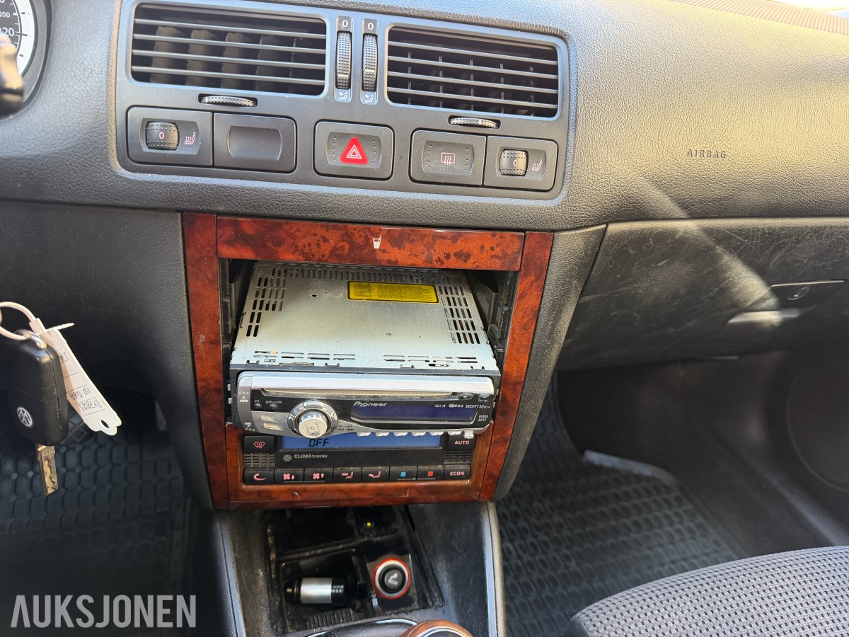 2001 Volkswagen BORA 1.6 105 HK SPORTSSETER VINTERPAKKE 
