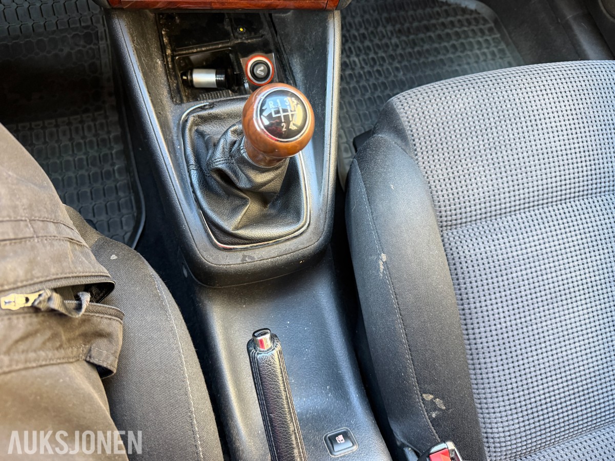 2001 Volkswagen BORA 1.6 105 HK SPORTSSETER VINTERPAKKE 