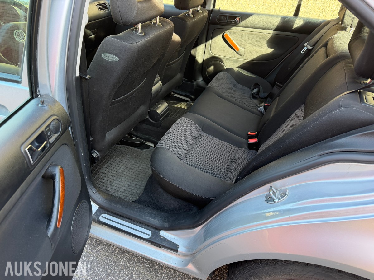 2001 Volkswagen BORA 1.6 105 HK SPORTSSETER VINTERPAKKE 