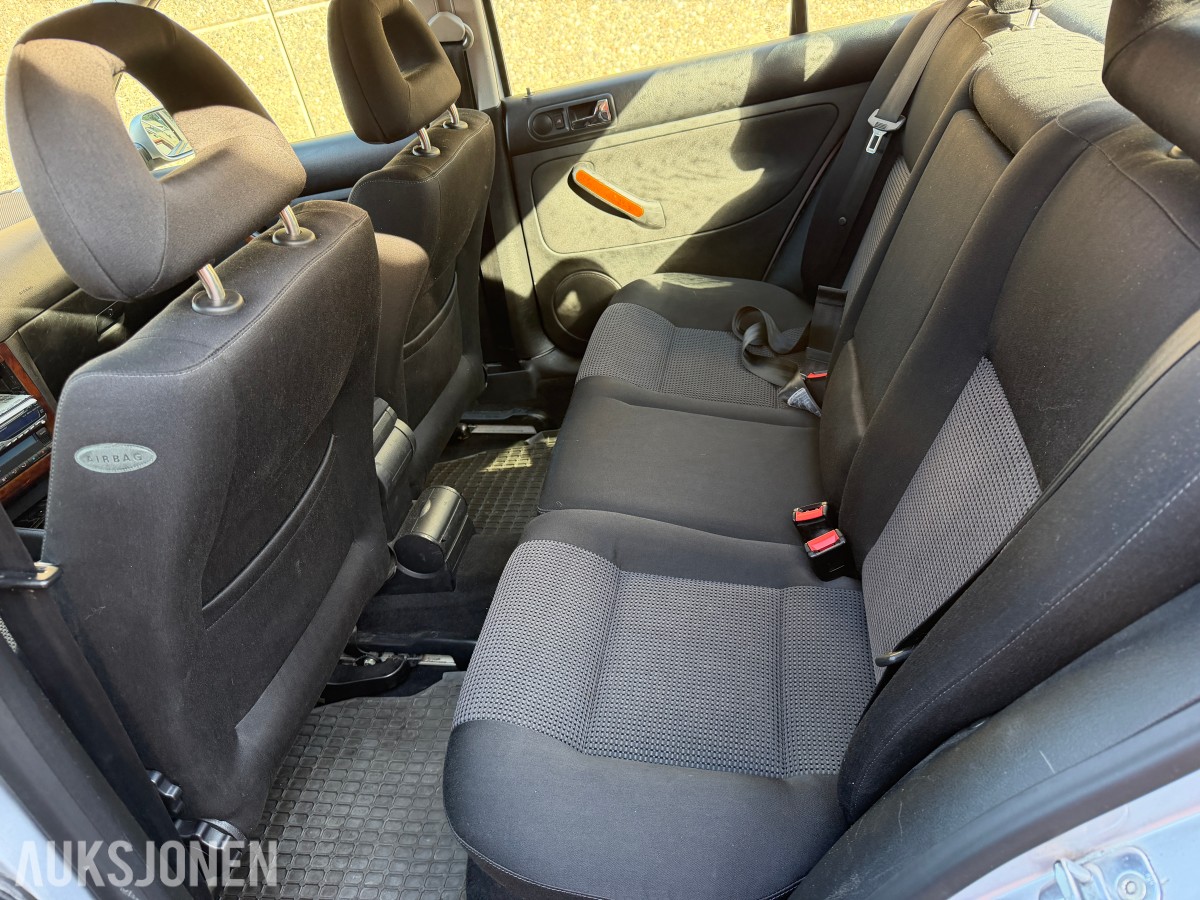 2001 Volkswagen BORA 1.6 105 HK SPORTSSETER VINTERPAKKE 