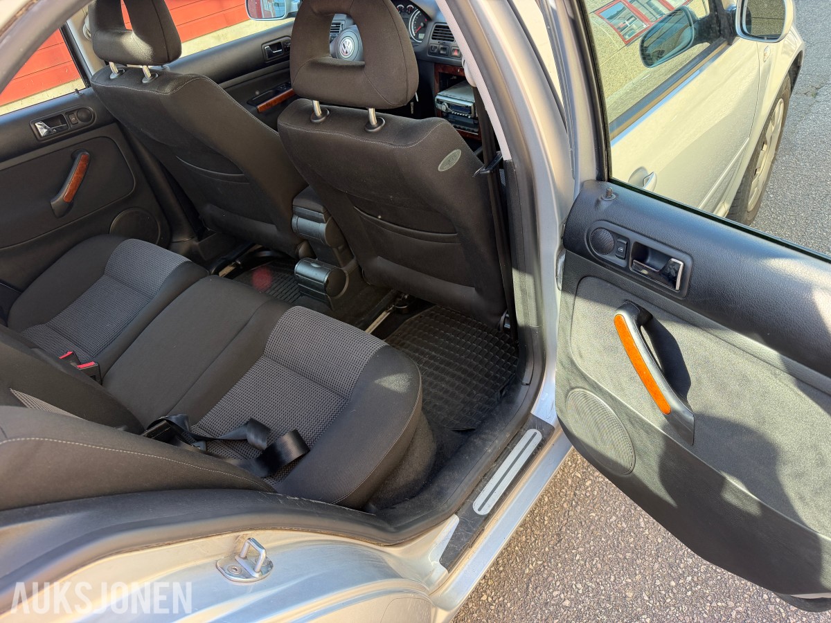 2001 Volkswagen BORA 1.6 105 HK SPORTSSETER VINTERPAKKE 