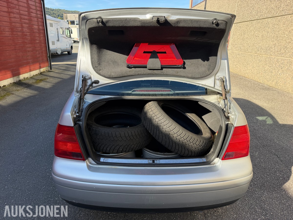 2001 Volkswagen BORA 1.6 105 HK SPORTSSETER VINTERPAKKE 
