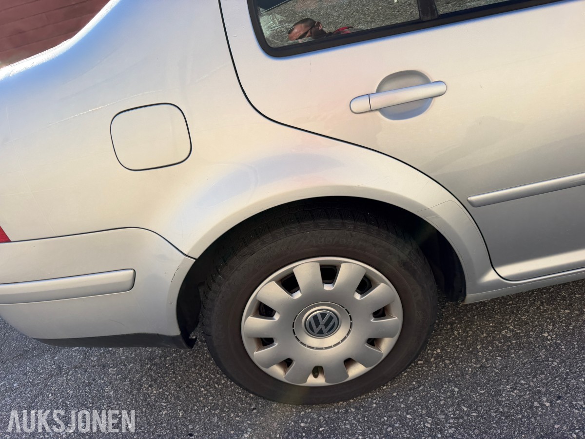 2001 Volkswagen BORA 1.6 105 HK SPORTSSETER VINTERPAKKE 