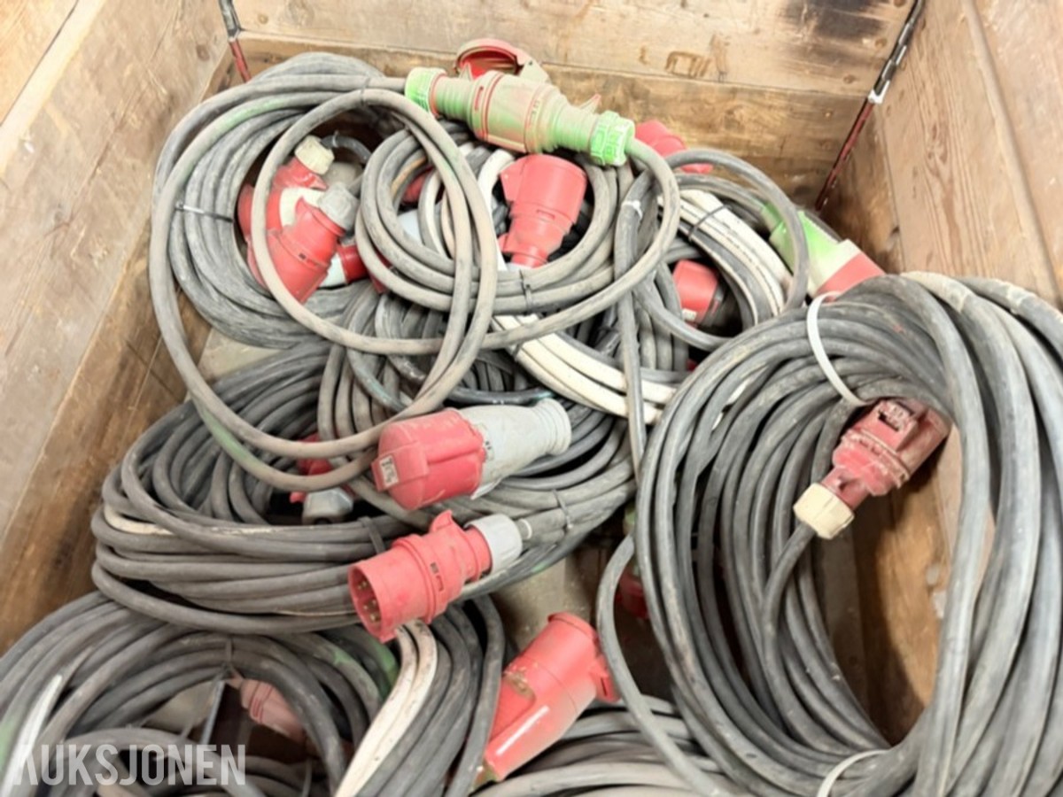 INDUSTRIKABLER / SKJØTEKABLER – 400 V / 32 A OG 400V / 16 A