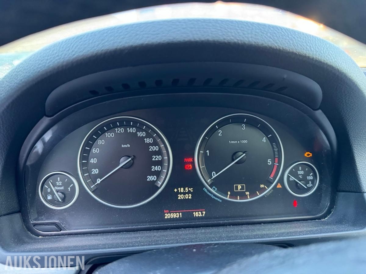 2011 BMW 520d Touring M-Sport, Automat - Reparasjonsobjekt