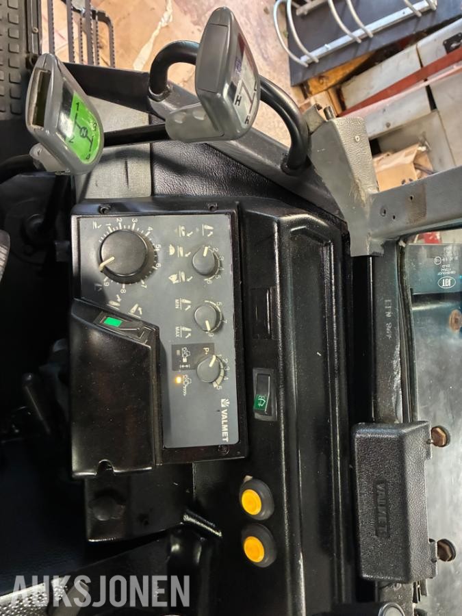 1993 VALMET 665 S 80HK 4WD 6498 timer - mva fri