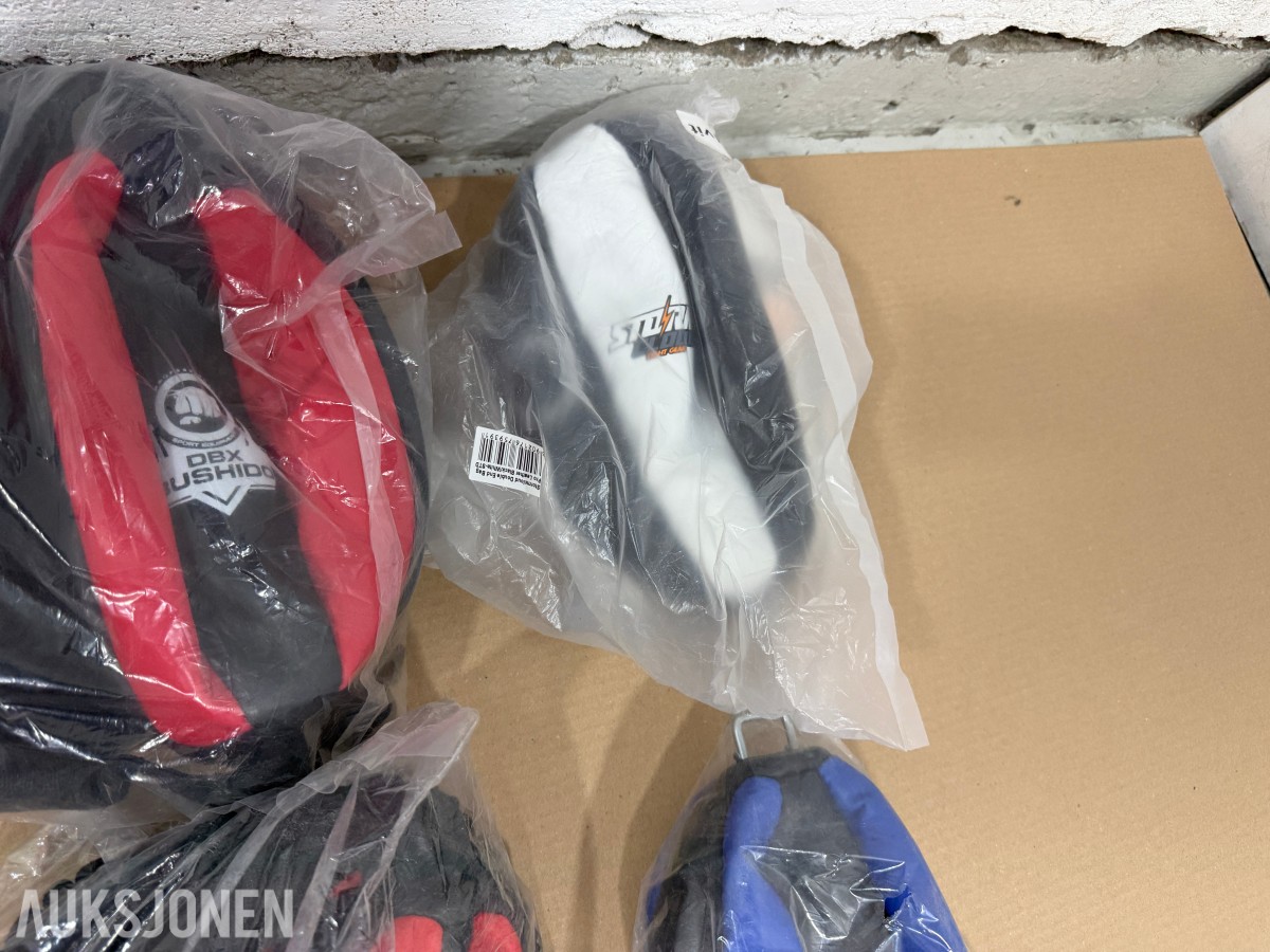 Parti med refleksballer og treningsutstyr – StormCloud / DBX Bushido