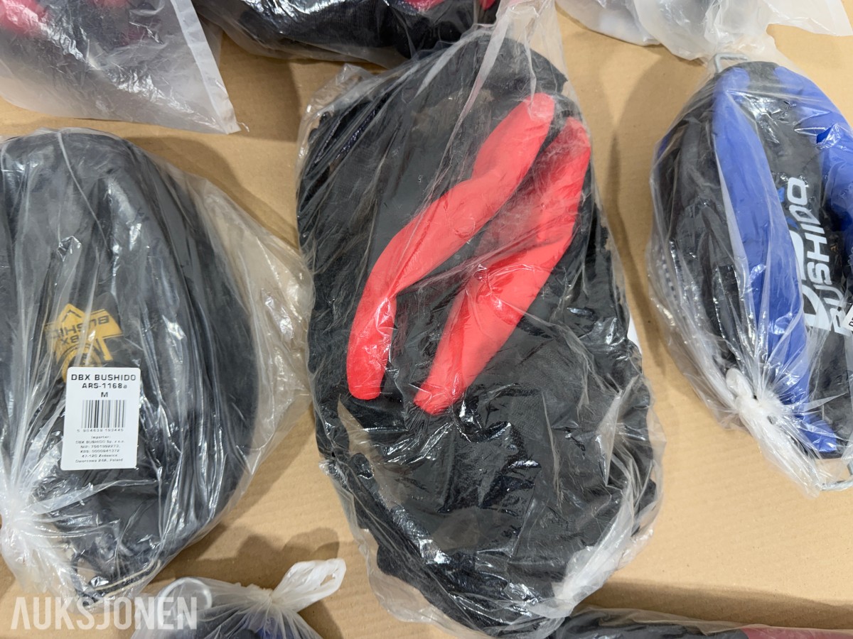 Parti med refleksballer og treningsutstyr – StormCloud / DBX Bushido