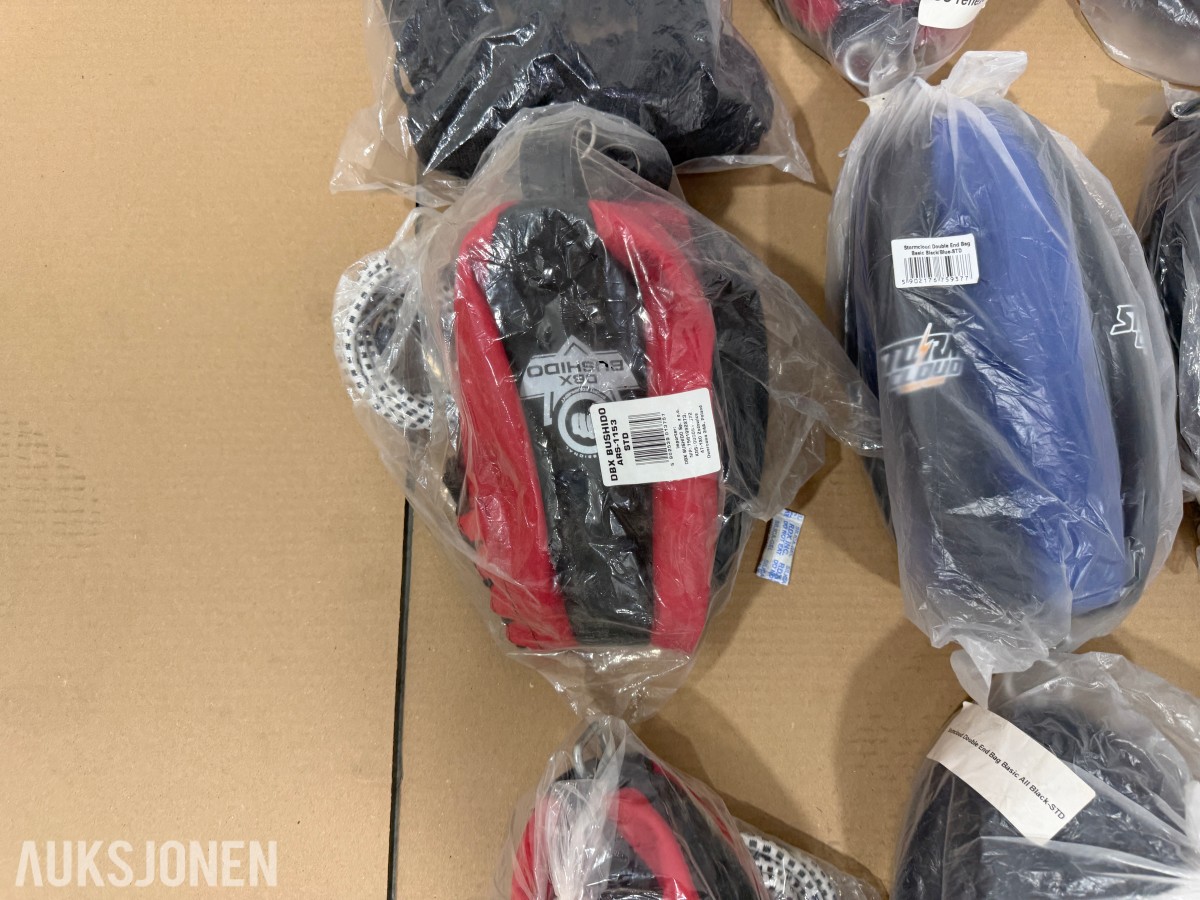 Parti med refleksballer og treningsutstyr – StormCloud / DBX Bushido