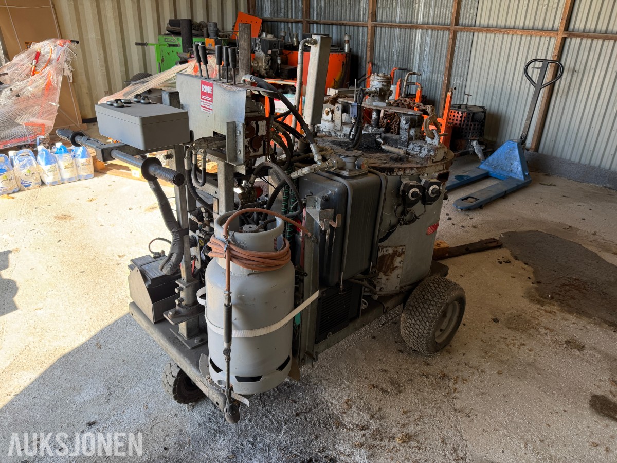 RME M75 asfaltfugemaskin