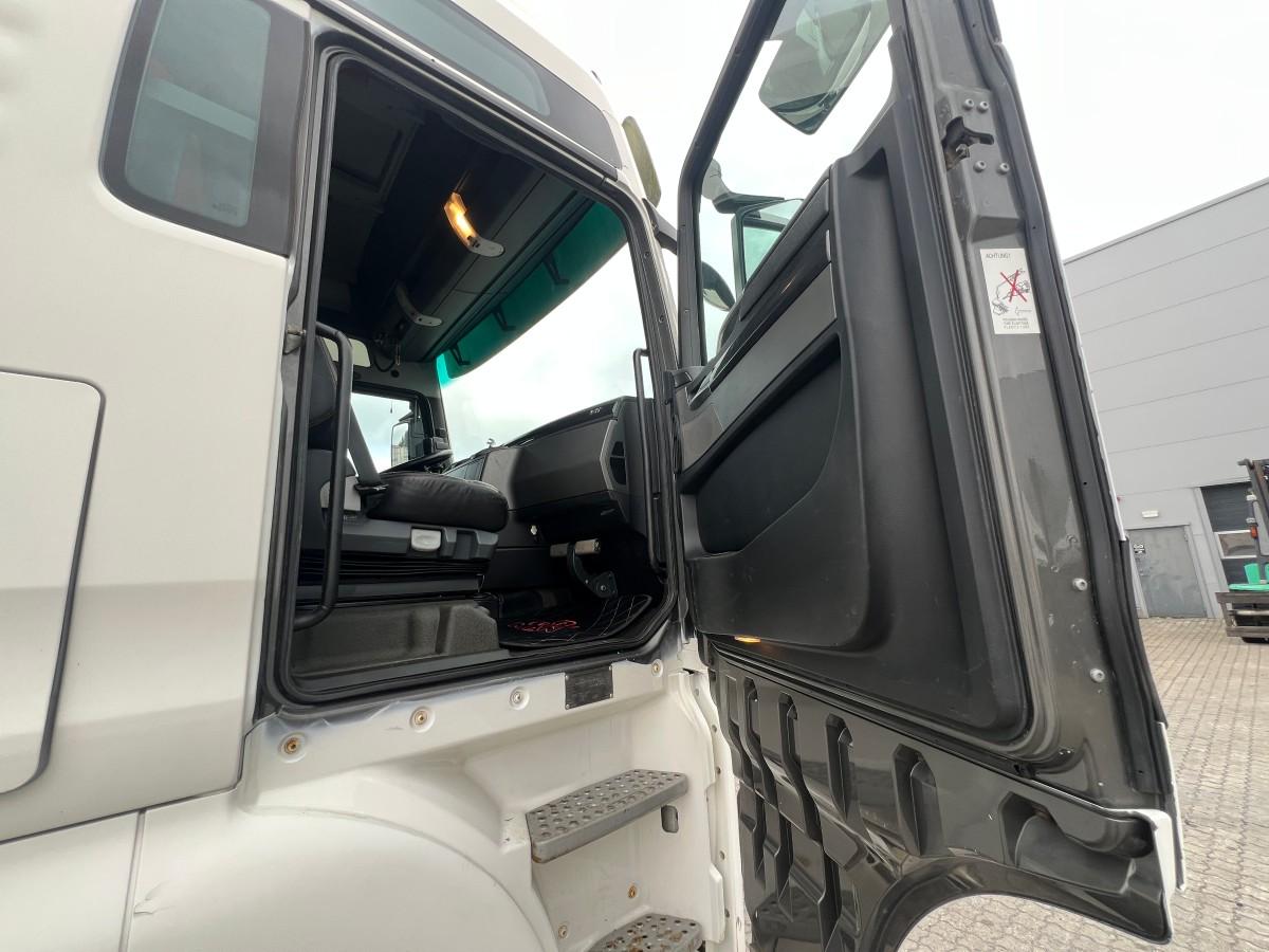 2009 MAN TGX 33.680 V8
